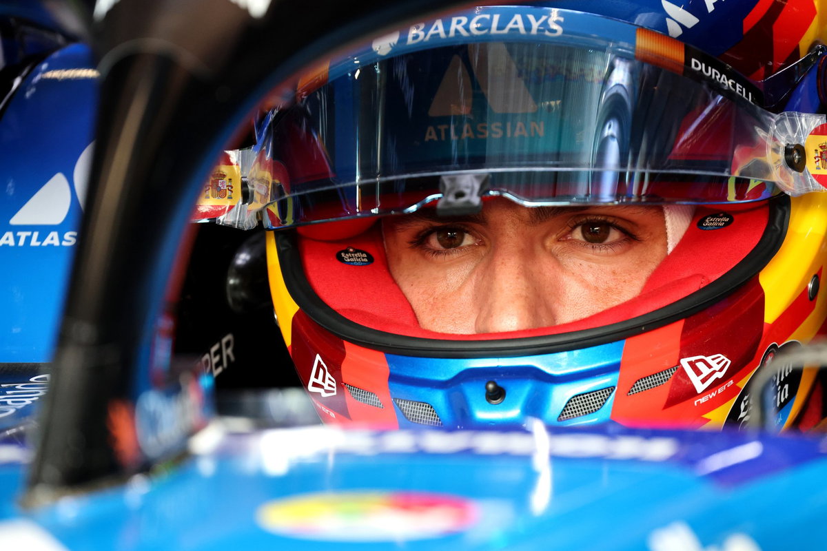 Sainz Tells Antonelli to Calm Down After Radio Insult