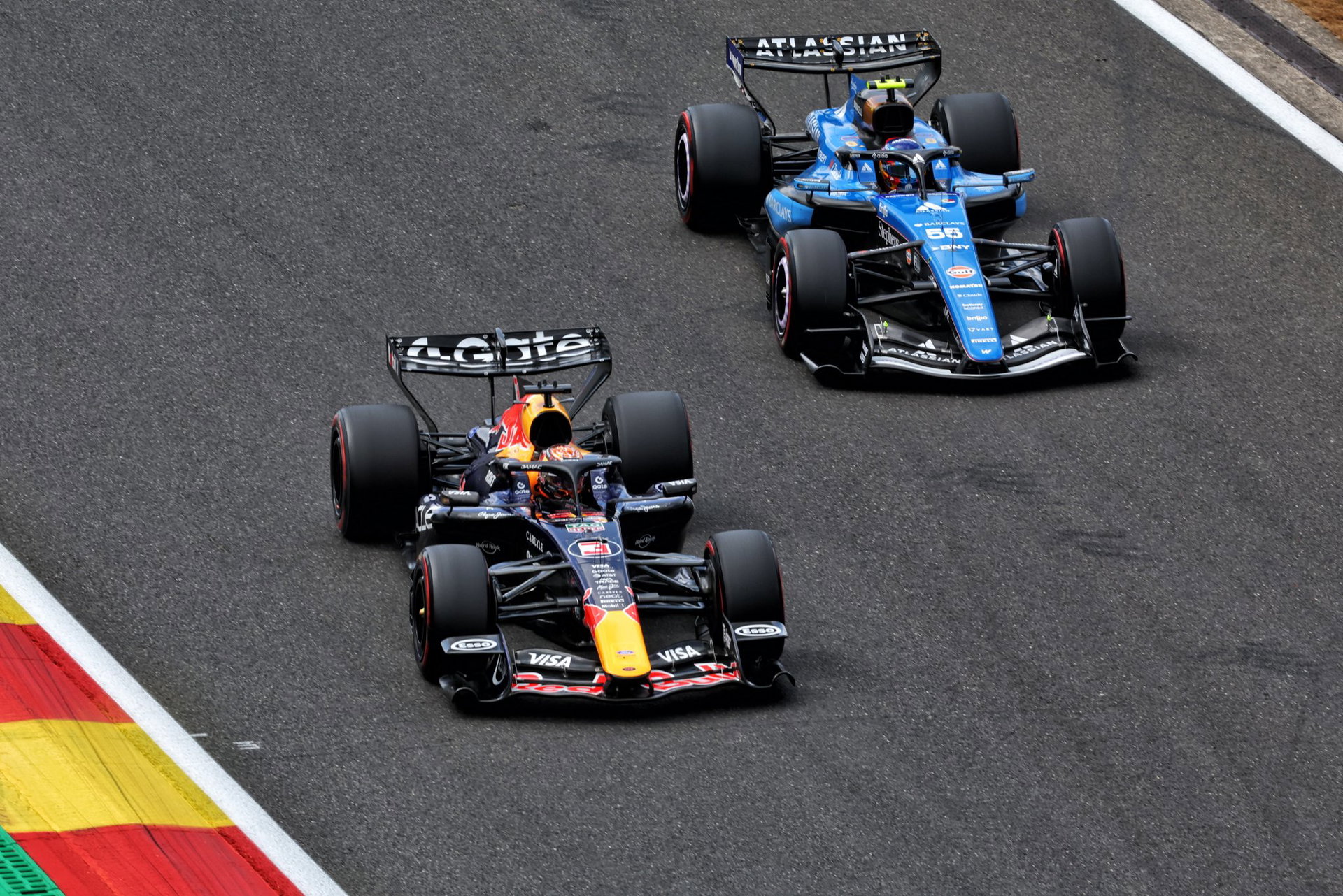 Verstappen y Sainz estuvieron a punto de fallar al final de la FP3
