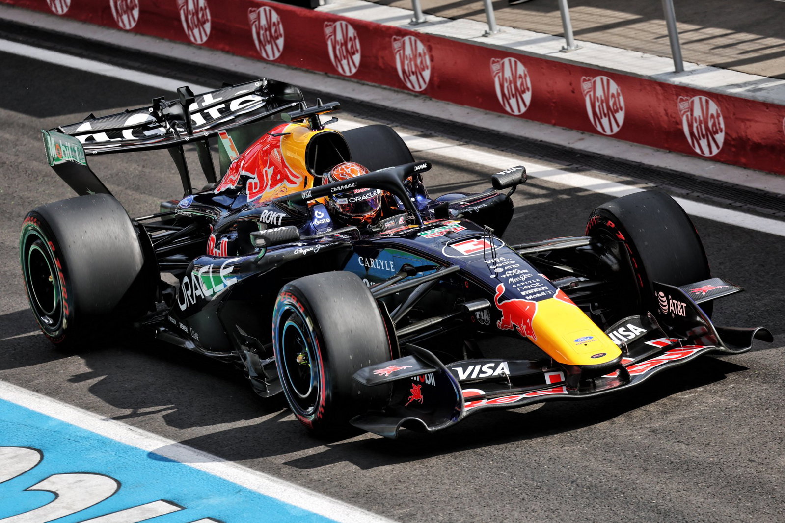 Verstappen returns to the pits after a late spin in qualifying