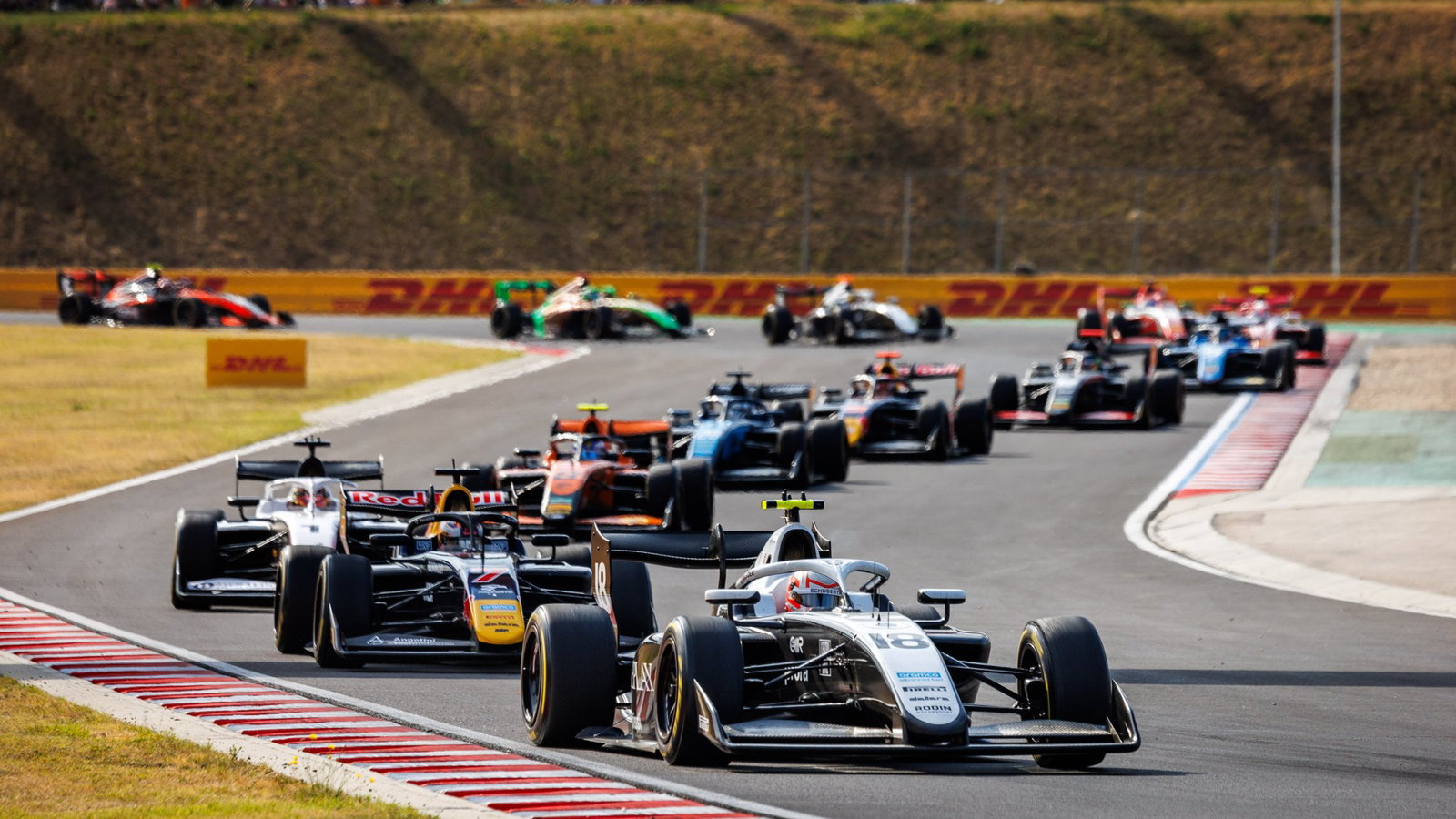 Confusion struck early in the F3 feature race