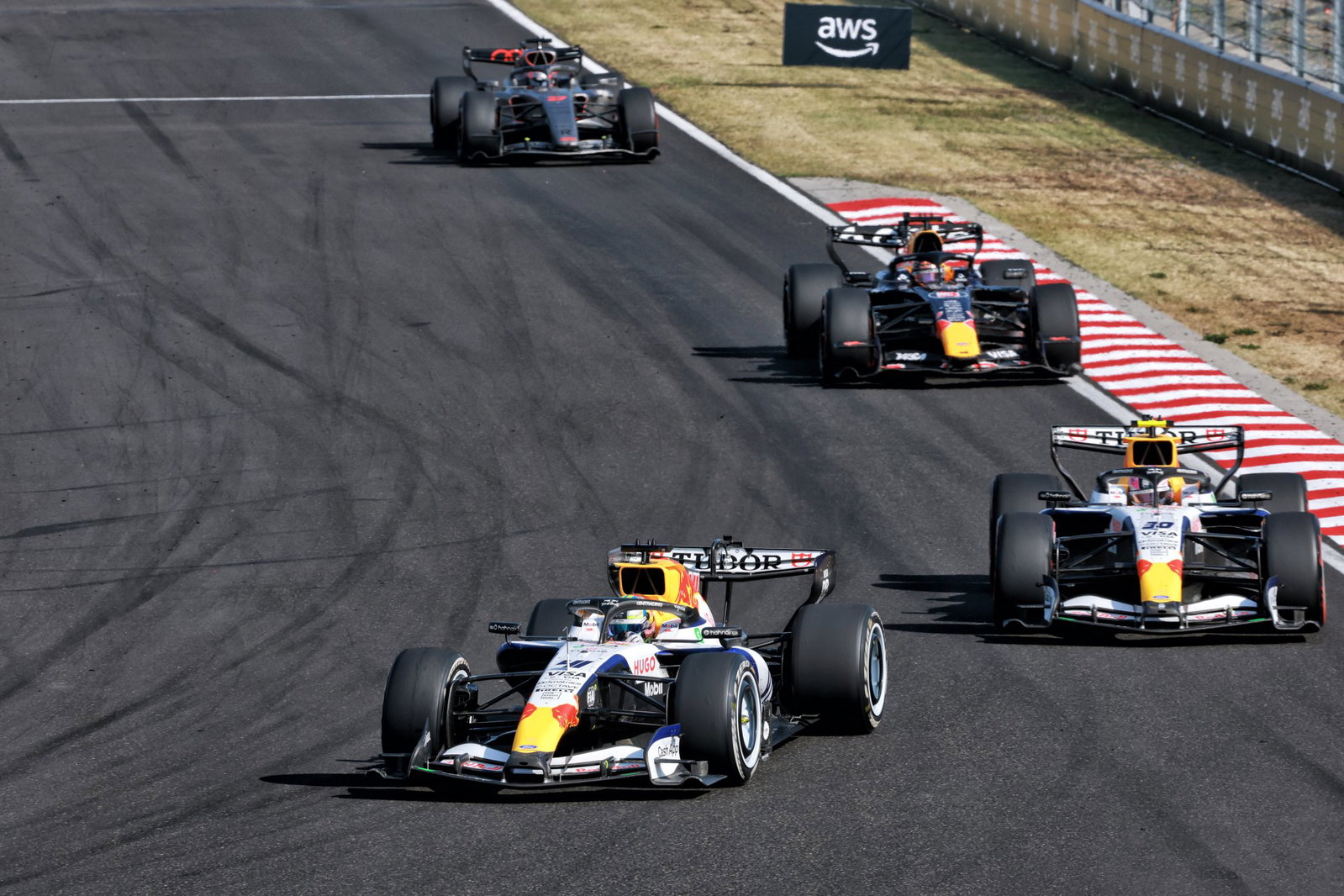 Lawson and Lindblad hold up Verstappen