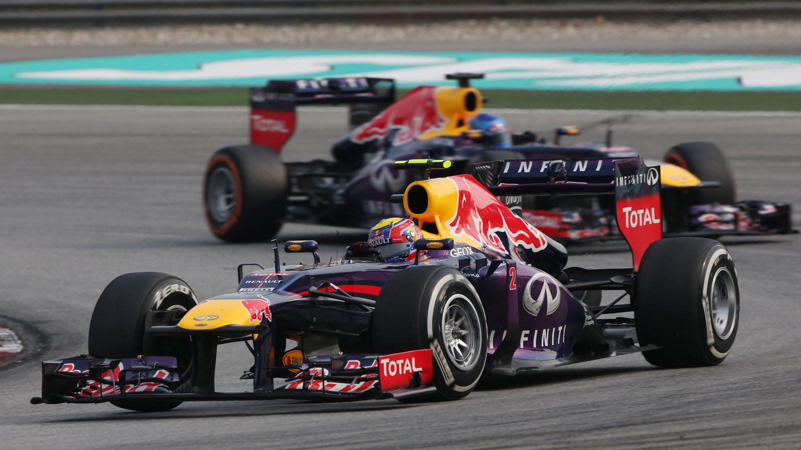 Webber leads before Vettel goes rogue