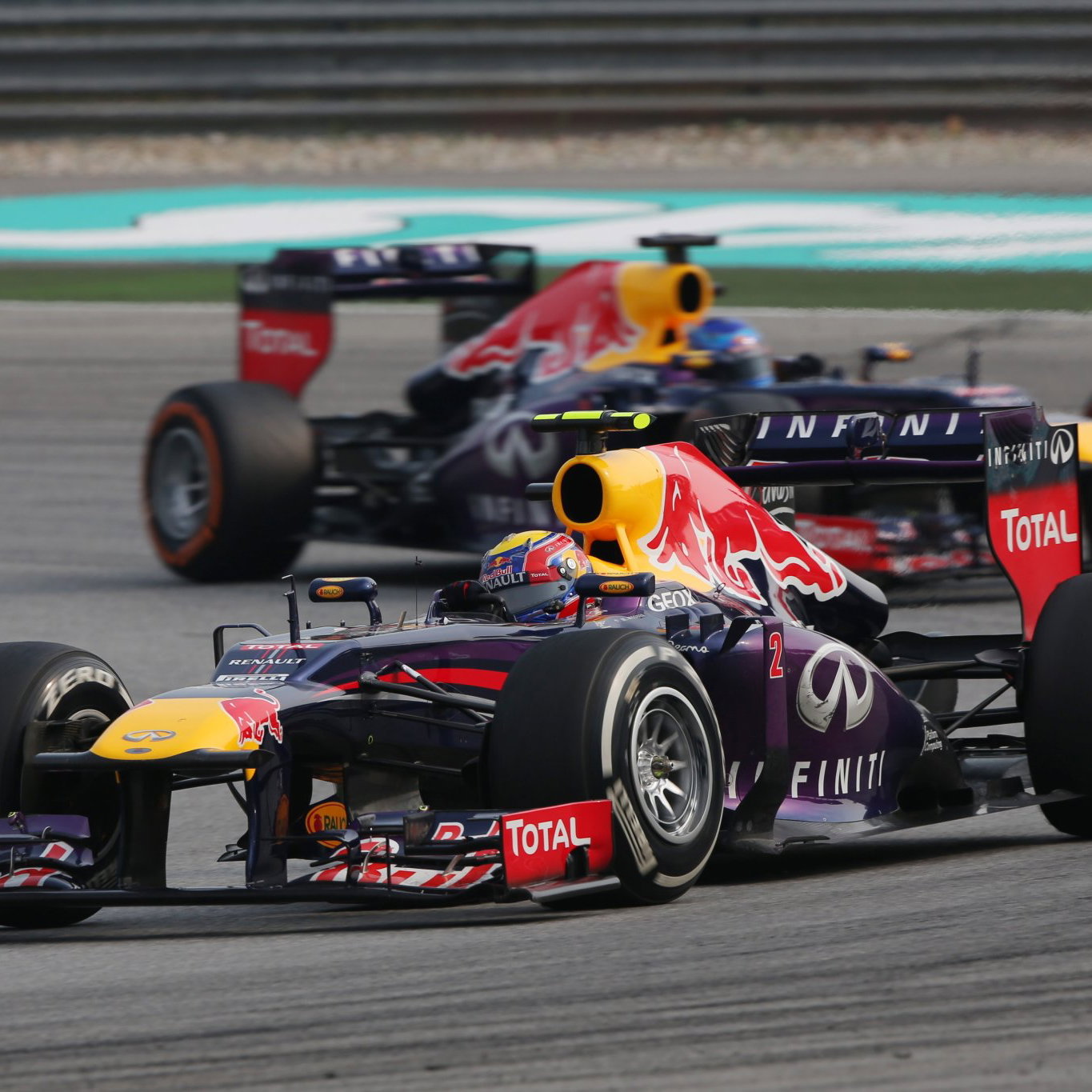 Webber leads before Vettel goes rogue