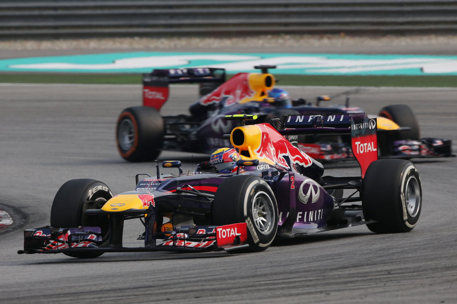 Webber leads before Vettel goes rogue