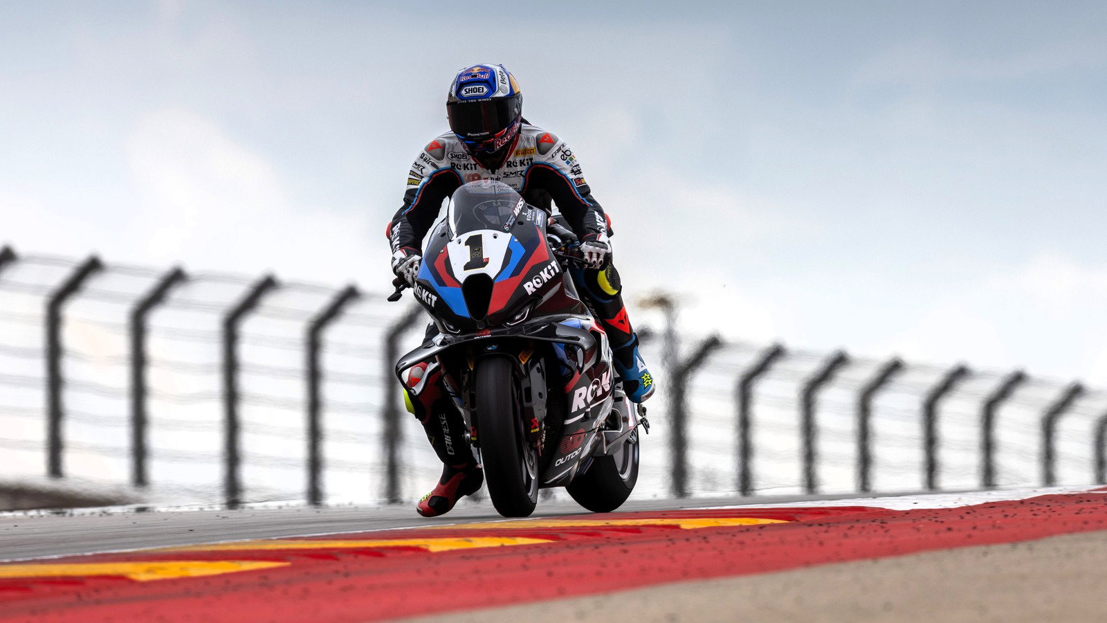 Toprak Razgatlioglu riding for BMW at the 2025 Aragon WorldSBK round.