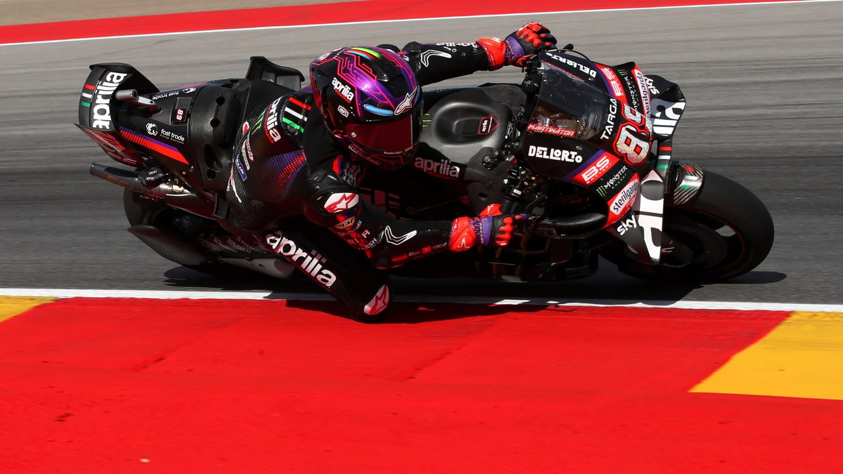 “Eight days per week” - Aprilia pushes flat-out in pursuit of maiden MotoGP title