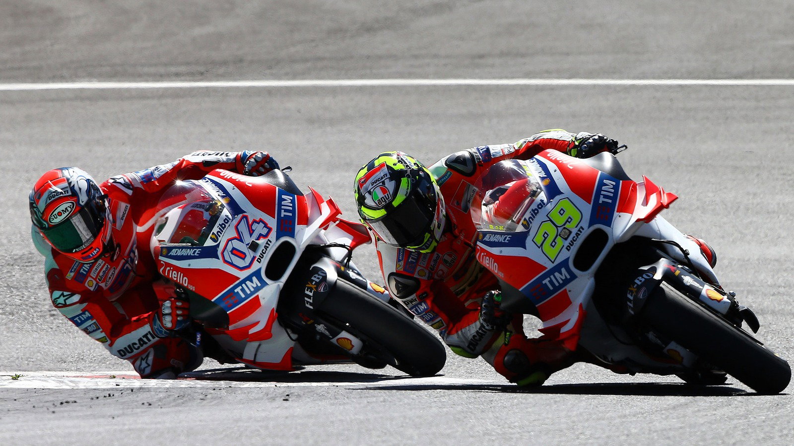 Andrea Iannnone vs Andrea Dovizioso at the 2026 Austrian MotoGP.