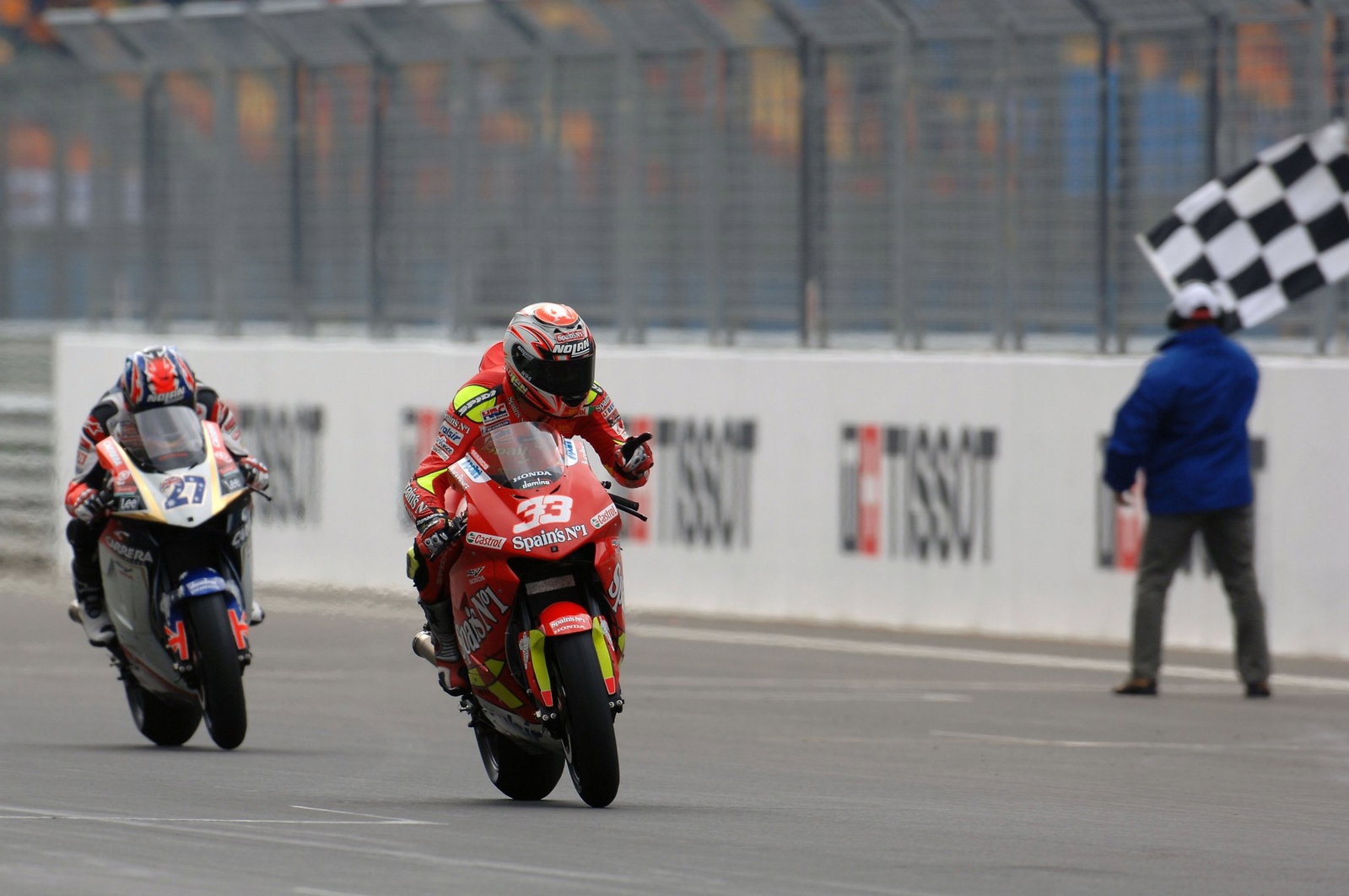 Marco Melandri wins 2006 MotoGP Turkish Grand Prix ahead of Casey Stoner. Credit: Gold and Goose.