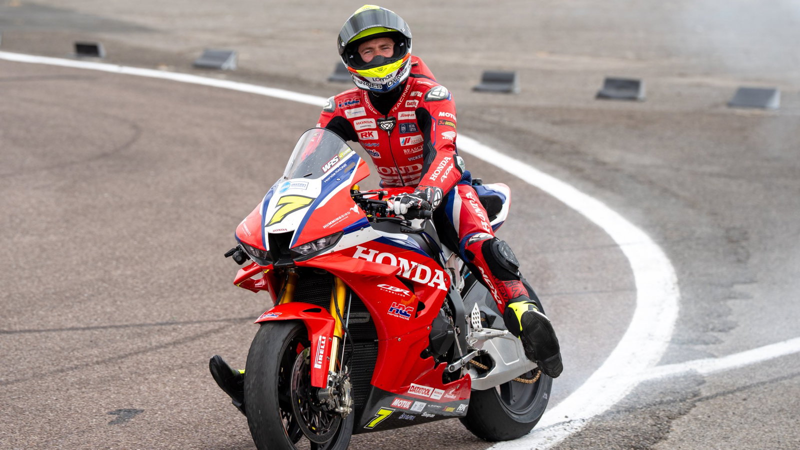 Ryan Vickers took his and Honda's first BSB wins of the season at Thruxton.