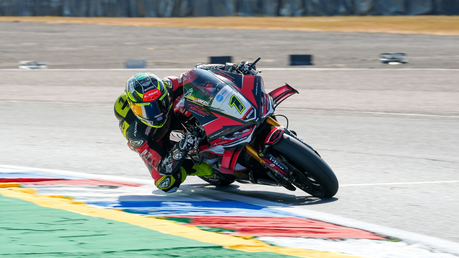 Kyle Ryde secured pole position in a hot Thruxton BSB Q2