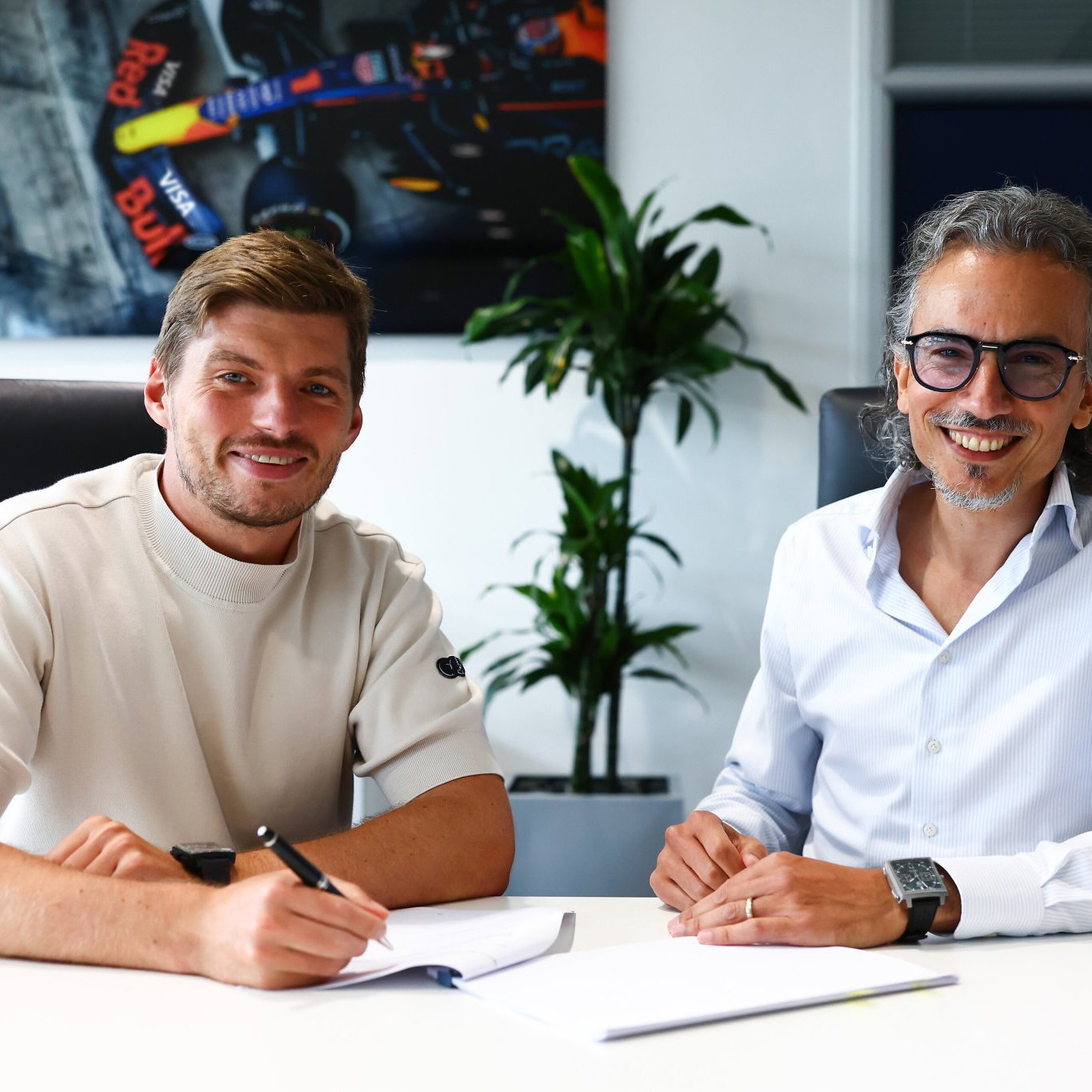 Max Verstappen signs his new Red Bull contract