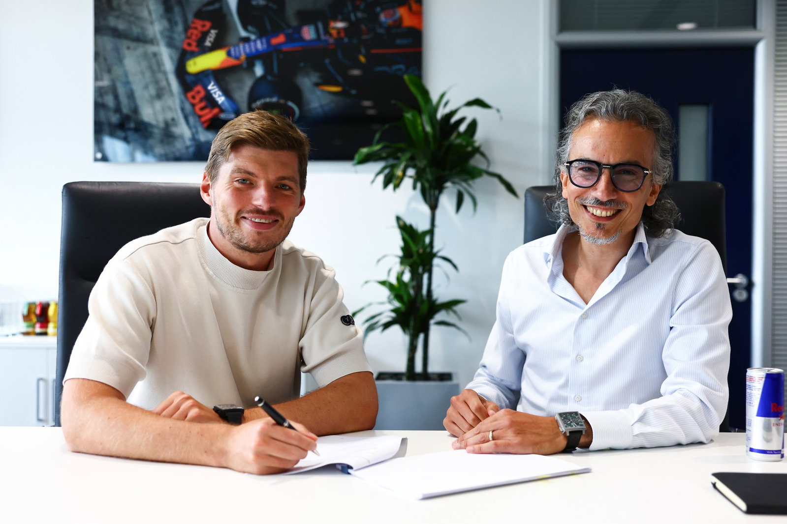 Max Verstappen signs his new Red Bull contract