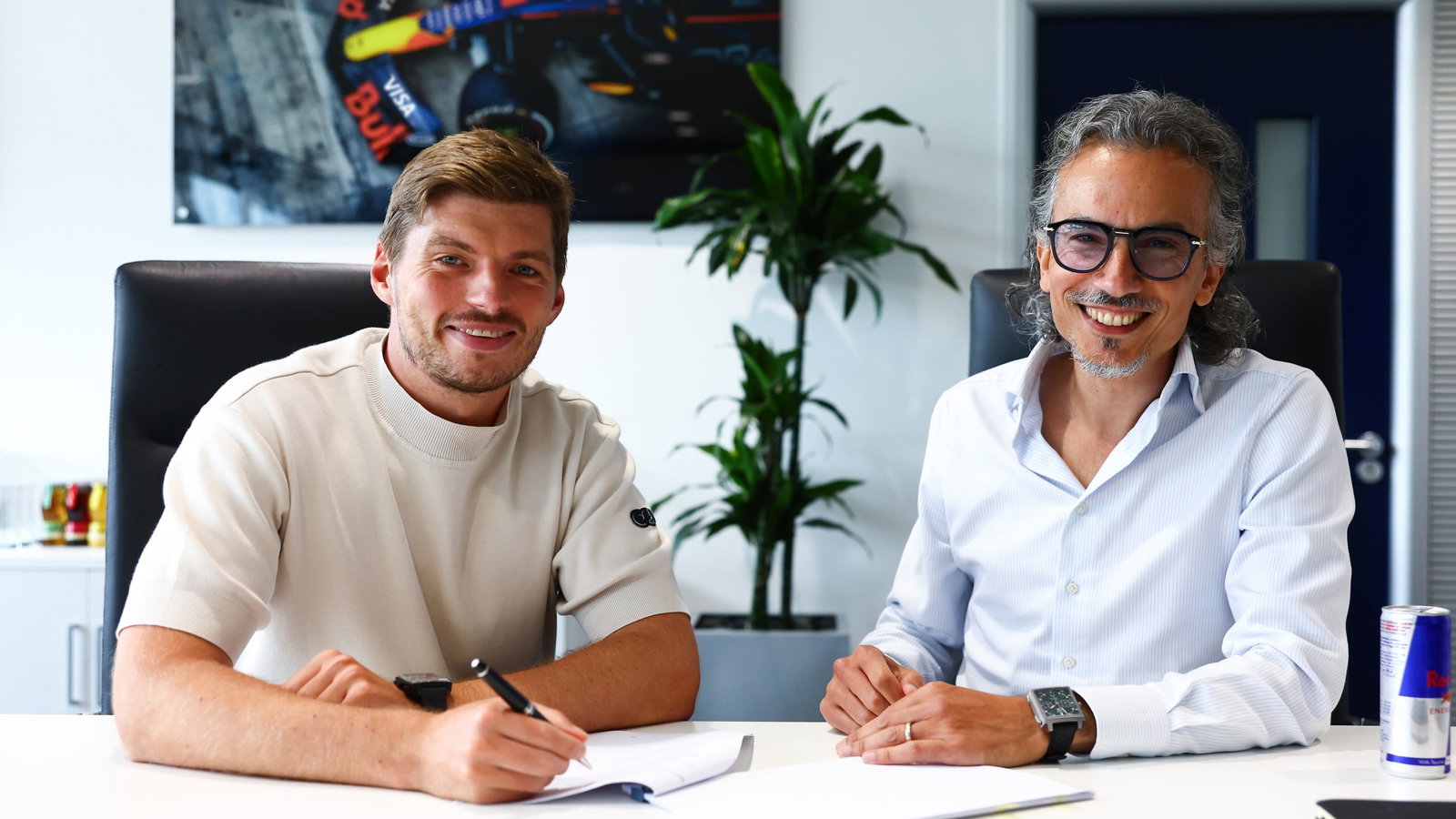 Max Verstappen signs his new Red Bull contract