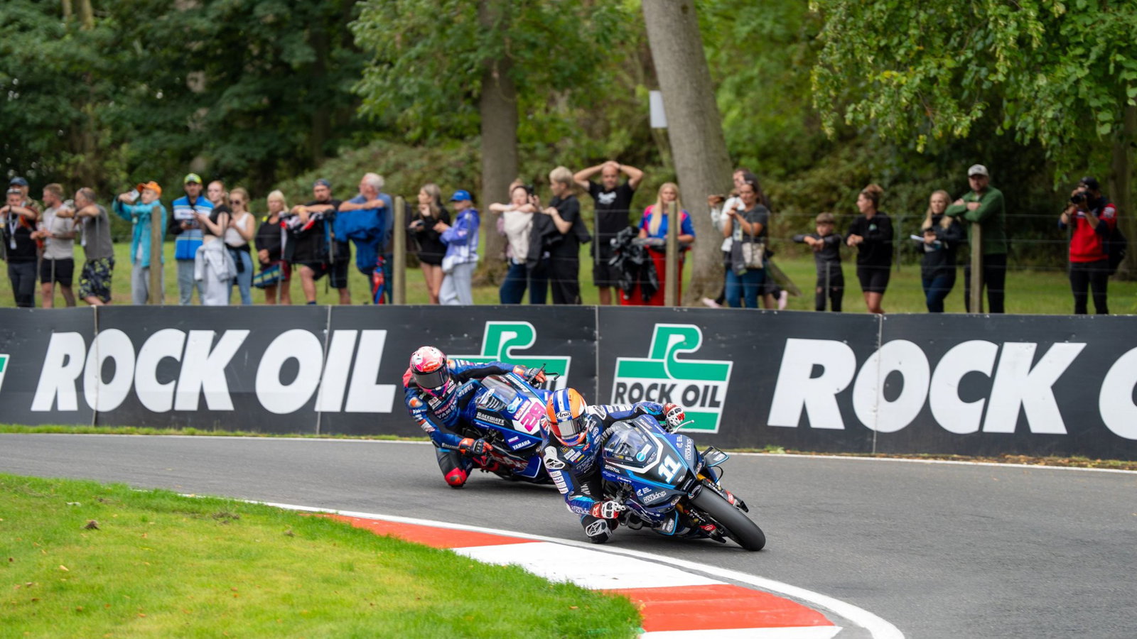 Rory Skinner took an early lead, ahead of Bradley Ray in BSB Race 1 at Cadwell Park