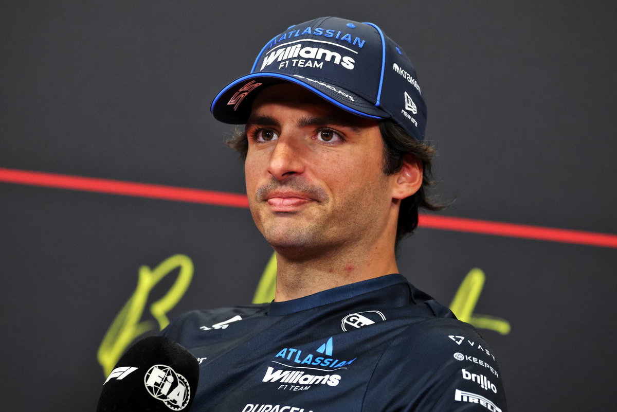 Carlos Sainz hints at imminent Williams future decision