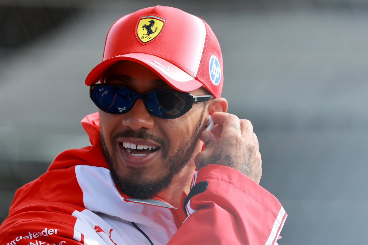 Lewis Hamilton urges Ferrari to “turn up the heat” in F1 title battle