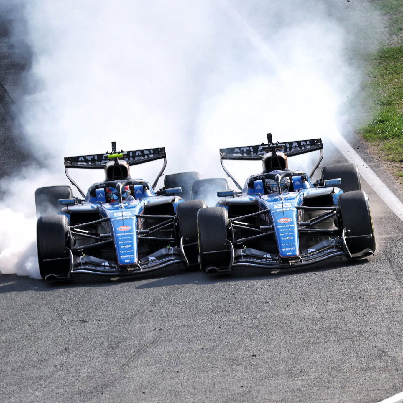 Sainz locked up when defending from Albon
