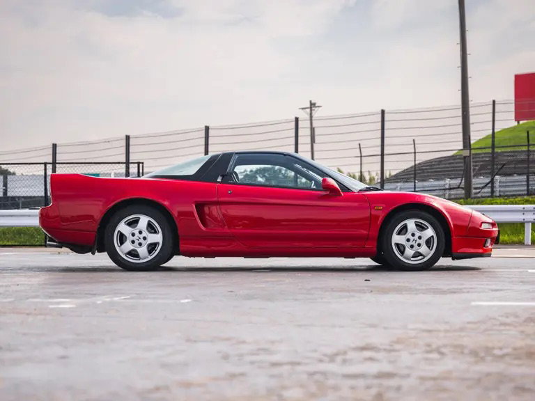 Side on view of the Honda NSX