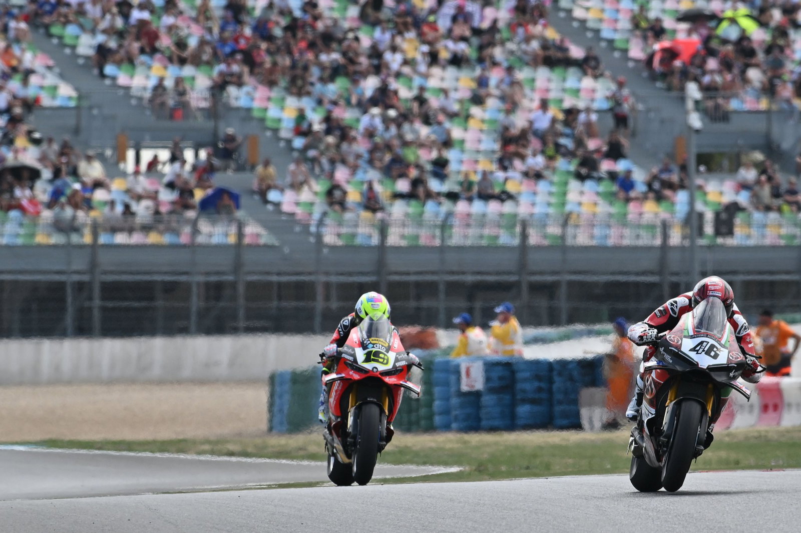 Tommy Bridewell leads Alvaro Bautista, 2026 French WorldSBK. Credit: Gold and Goose.