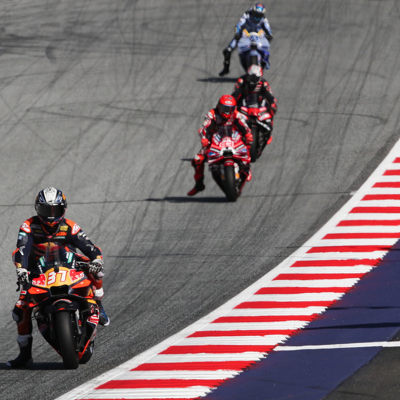 Pedro Acosta leads 2026 Austrian MotoGP Sprint. Credit: Gold and Goose.