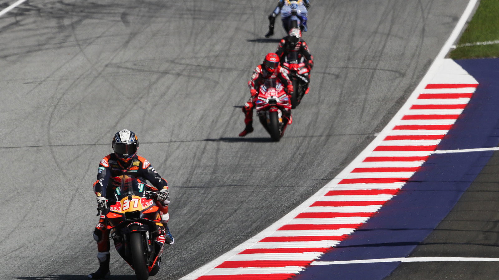 Pedro Acosta leads 2026 Austrian MotoGP Sprint. Credit: Gold and Goose.