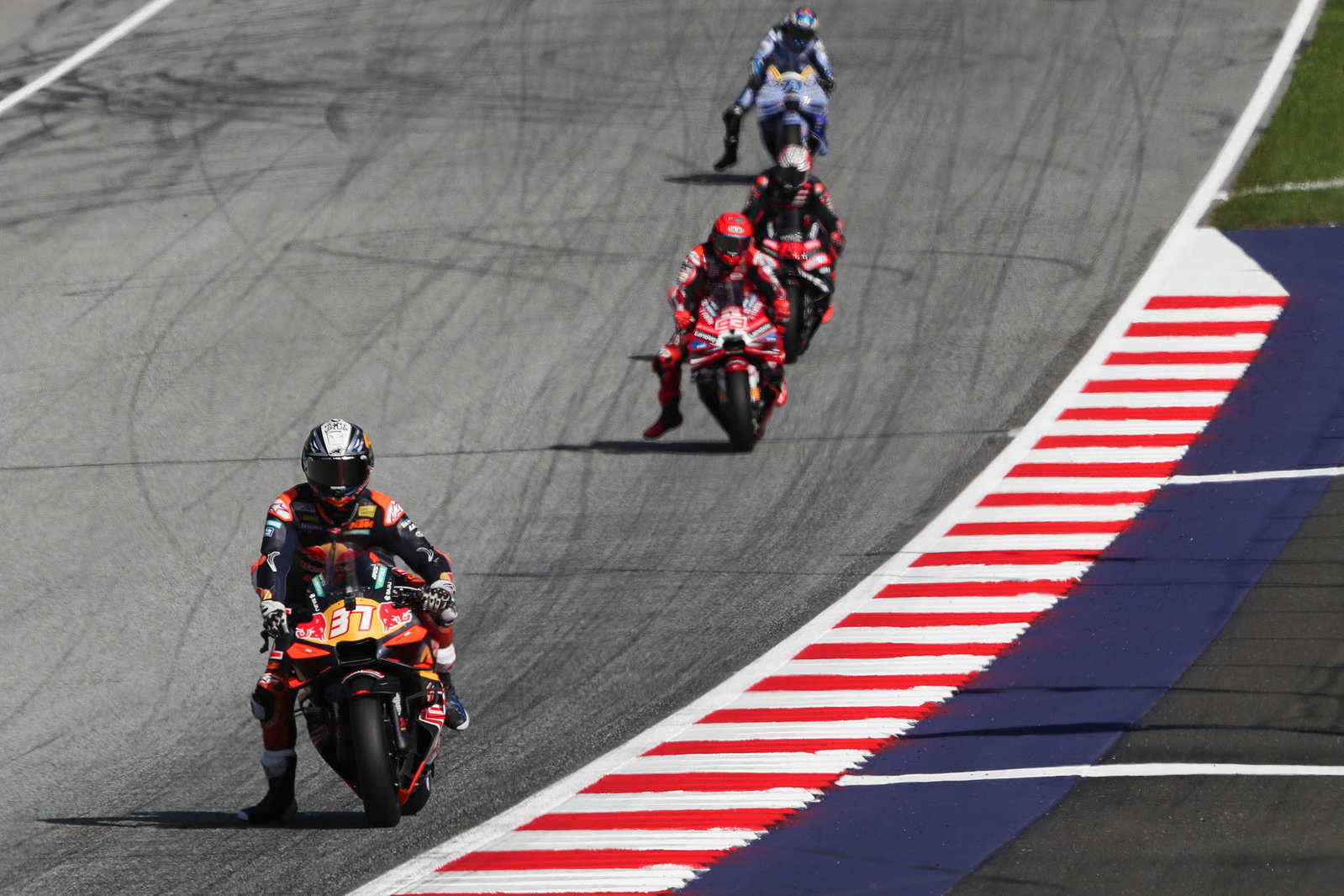 Pedro Acosta leads 2026 Austrian MotoGP Sprint. Credit: Gold and Goose.