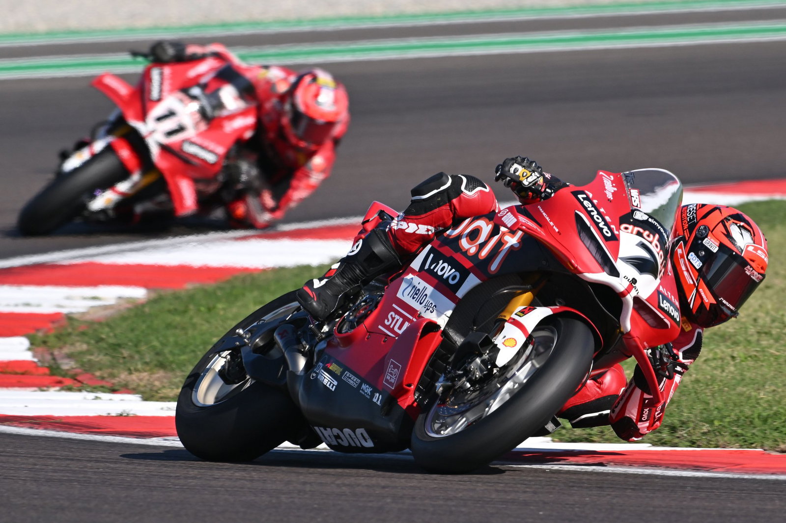 Iker Lecuona leads Nicolo Bulega, 2026 Italian WorldSBK. Credit: Gold and Goose.