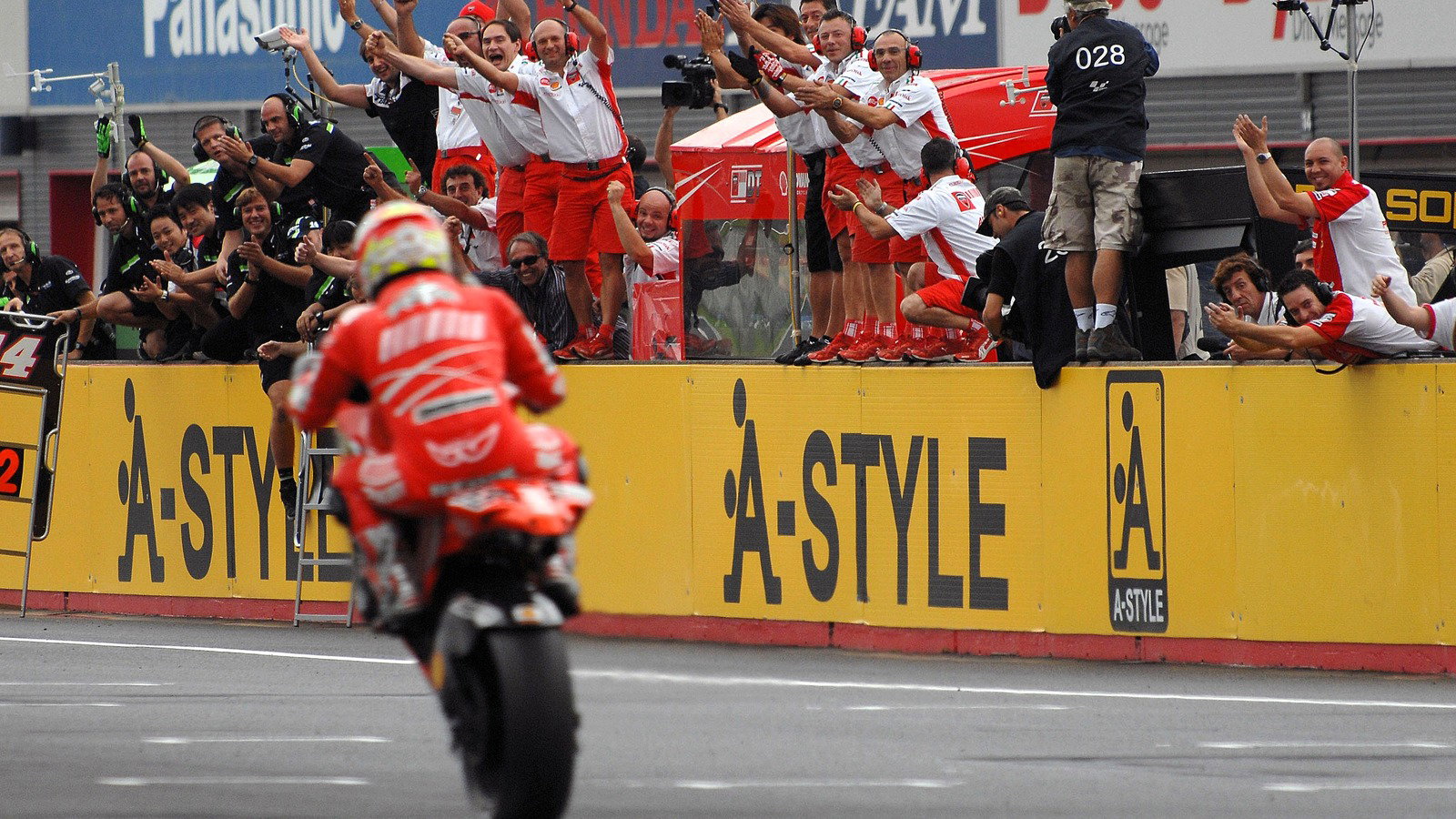 Loris Capirossi's final Ducati win, Motegi 2007.
