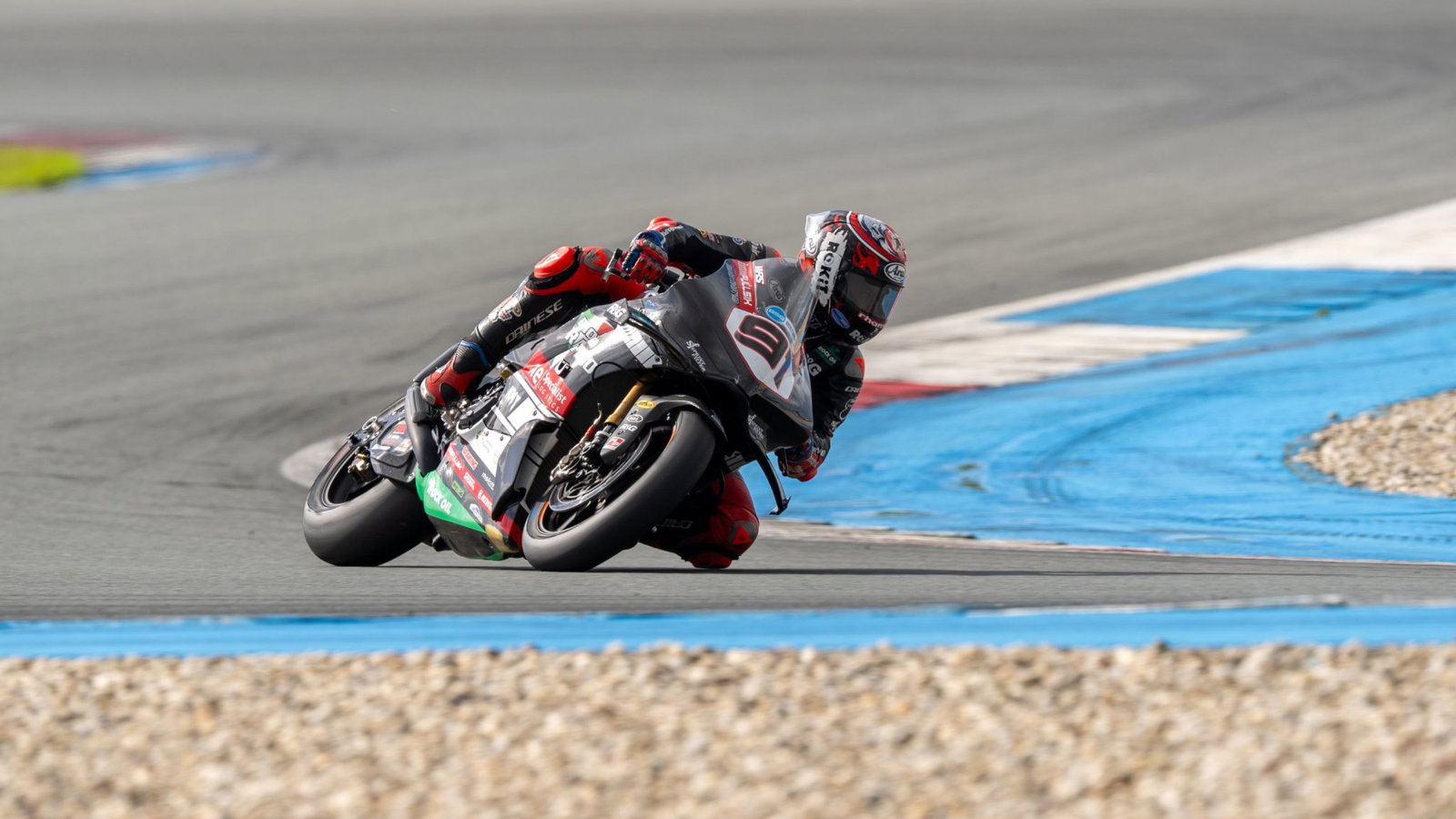 Leon Haslam mastered the wet conditions for BSB pole in Assen