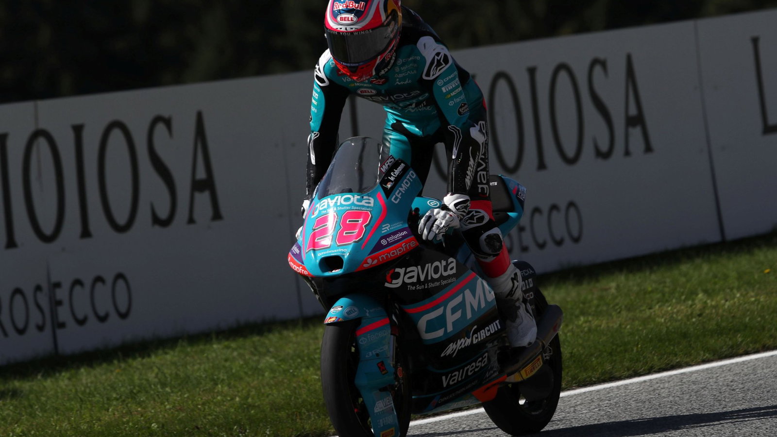 Winner Maximo Quiles inherited a gap when David Almansa crashed out of the Austrian Moto3 race