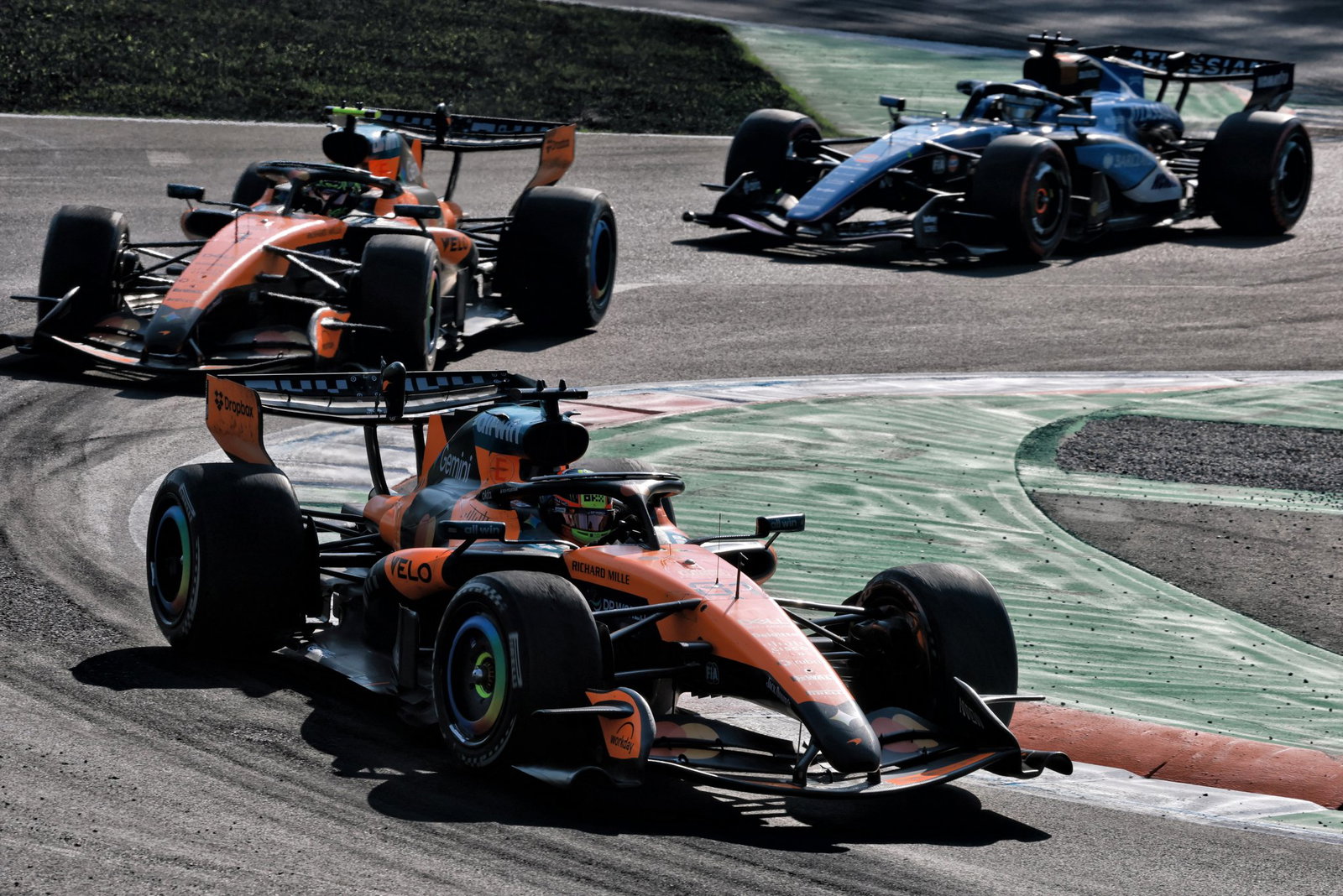 Norris hunts down Piastri at Monza