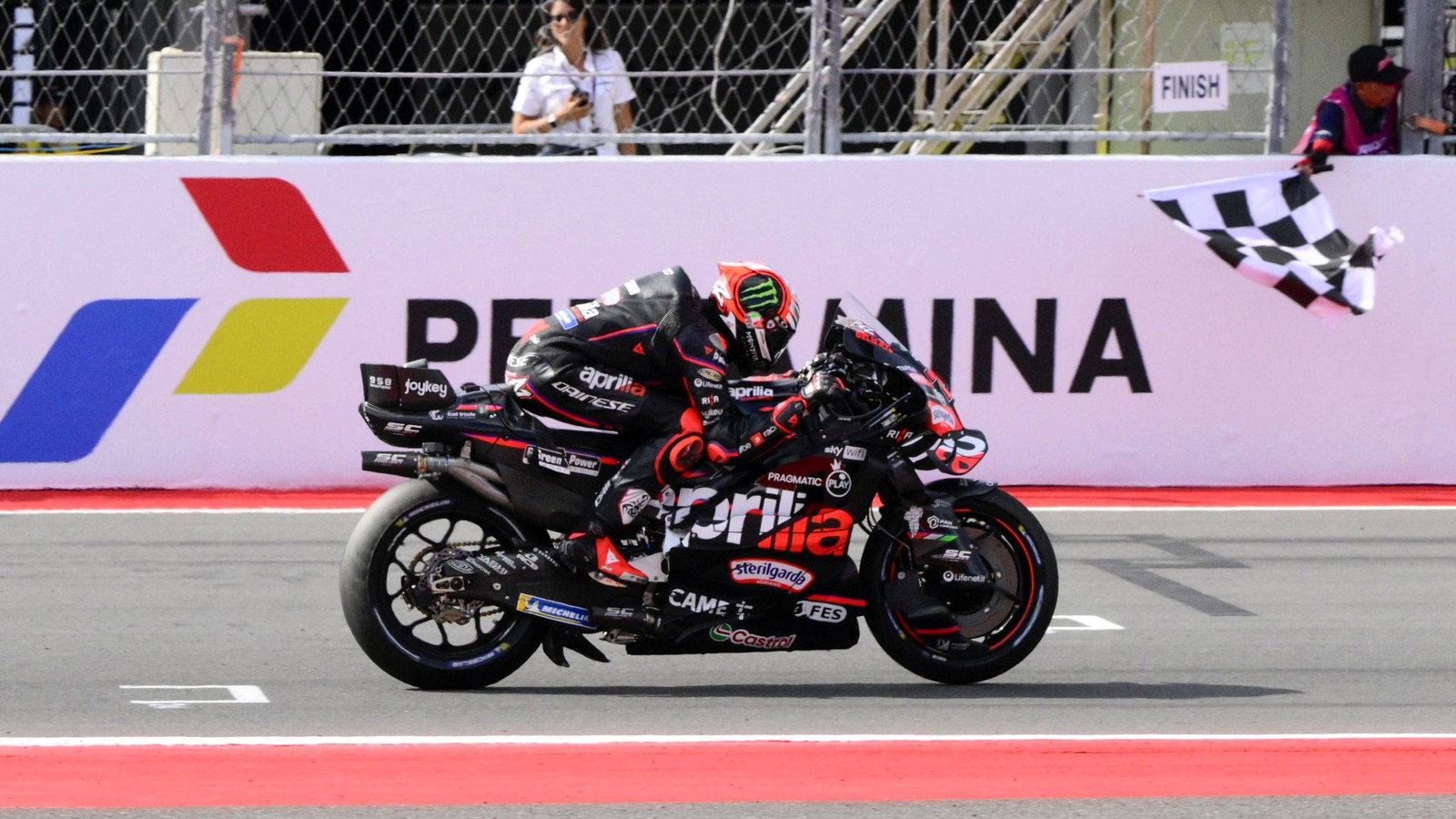 Marco Bezzecchi wins 2025 Mandalika Sprint.