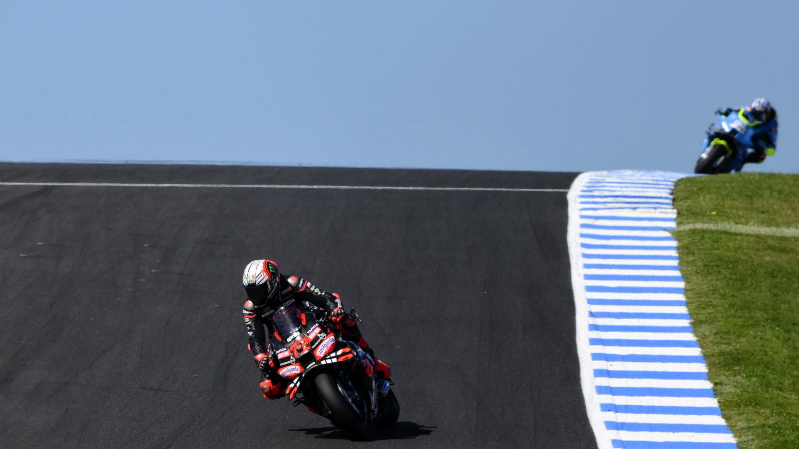 Marco Bezzecchi leads Raul Fernandez, 2025 Australian MotoGP Sprint at Phillip Island.
