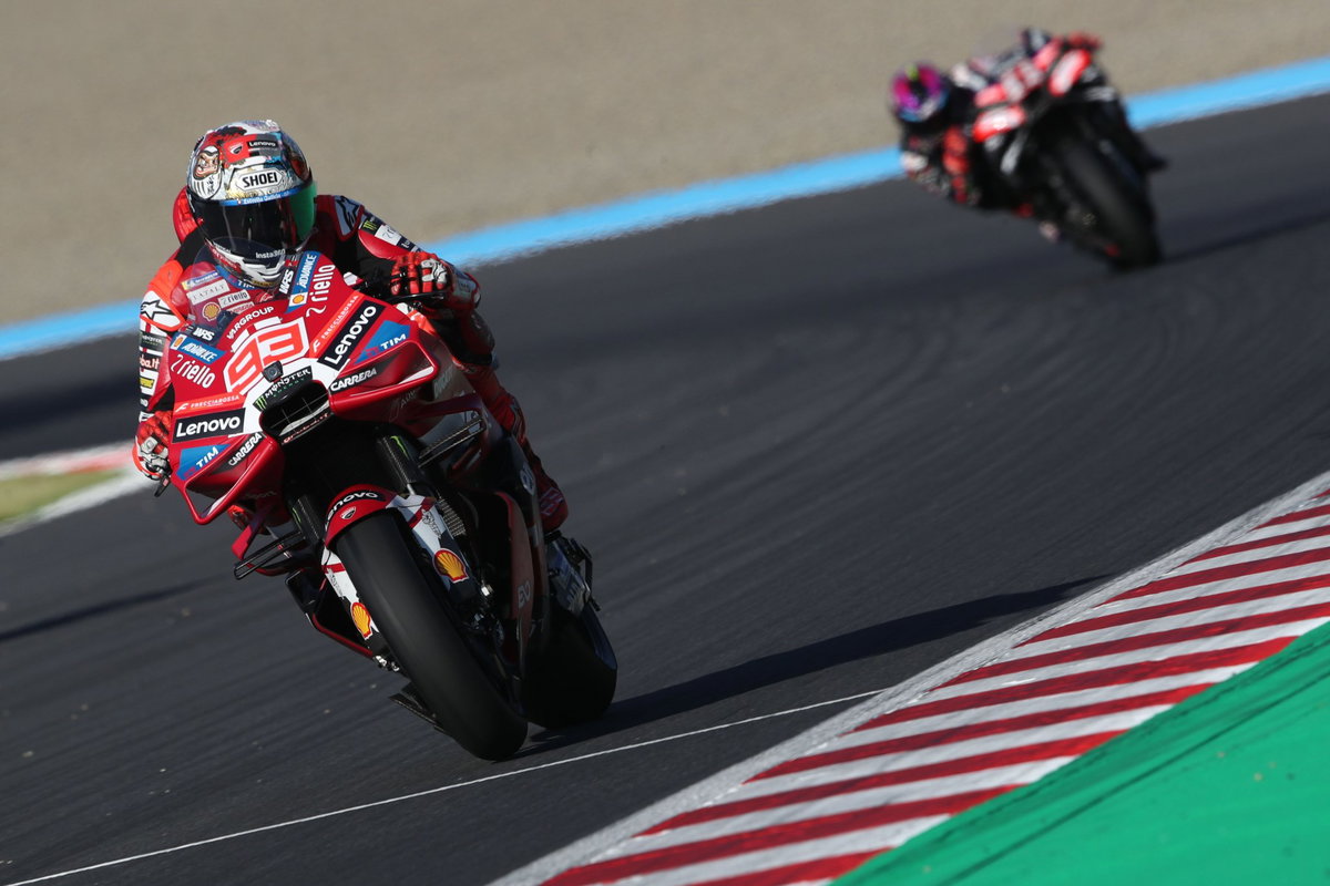 Marc Marquez dominates Japanese MotoGP sprint, Alex causes three-rider pile-up