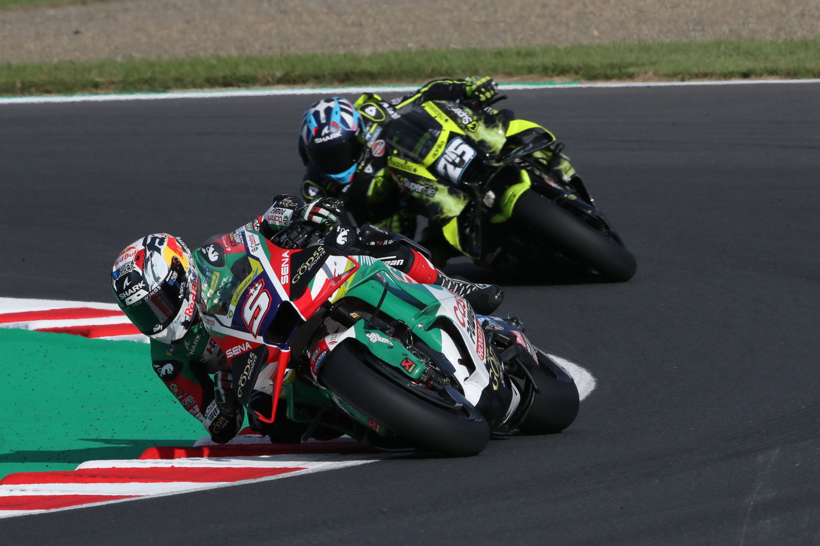 Johann Zarco leads Raul Fernandez at 2026 MotoGP Japanese Grand Prix, Sprint. Credit: Gold and Goose.
