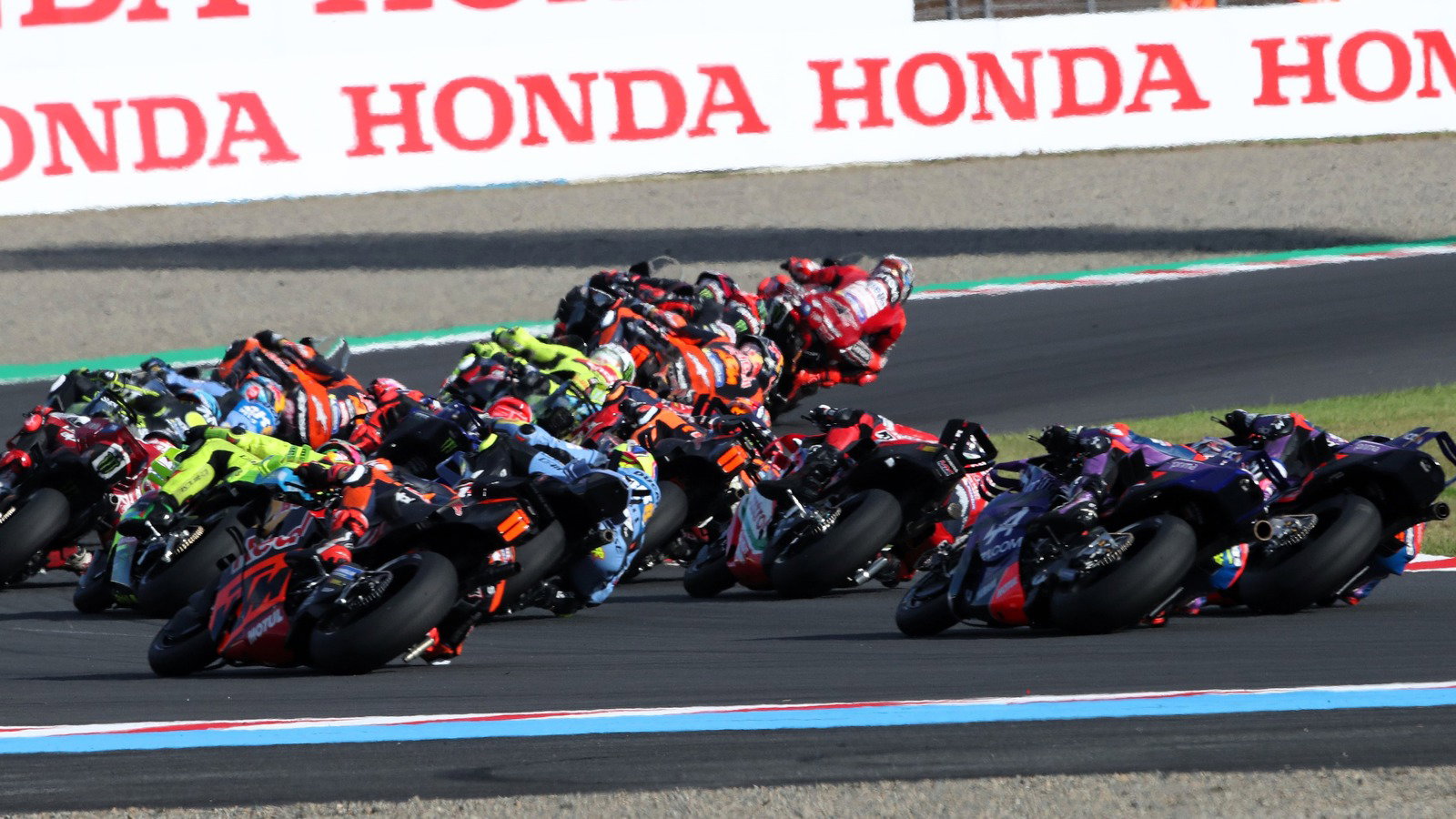 MotoGP riders face major tyre decision after Michelin withdraws soft rear