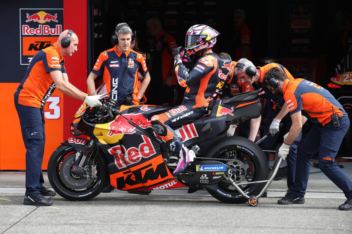 Tech3 star shows everyone why he’s still MotoGP’s tyre whisperer in Japan