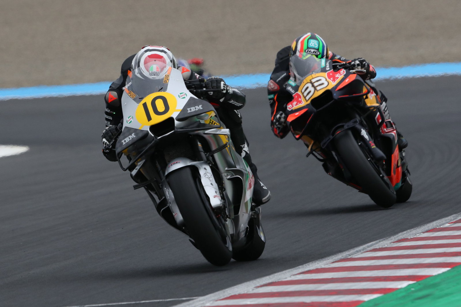 Luca Marini leads Brad Binder, 2026 MotoGP Japanese Grand Prix. Credit: Gold and Goose.
