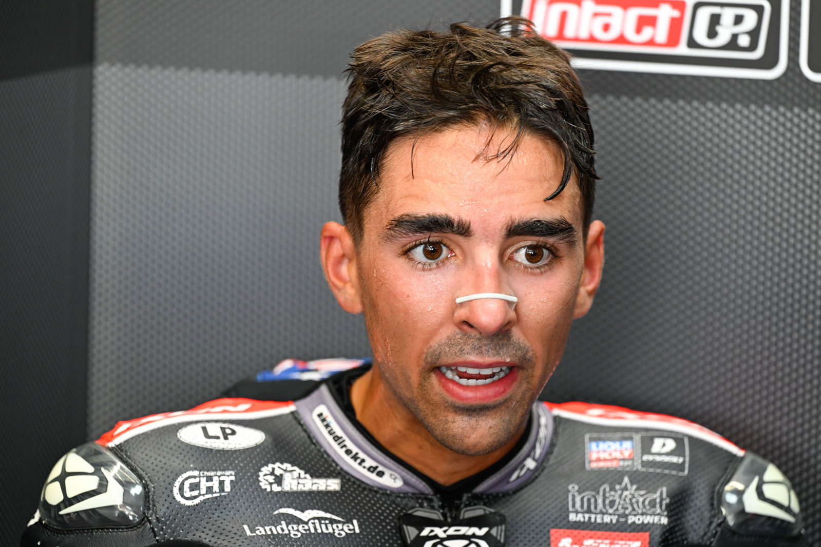 Senna Agius, 2026 Moto2 Indonesian Grand Prix, pit box. Credit: Gold and Goose.