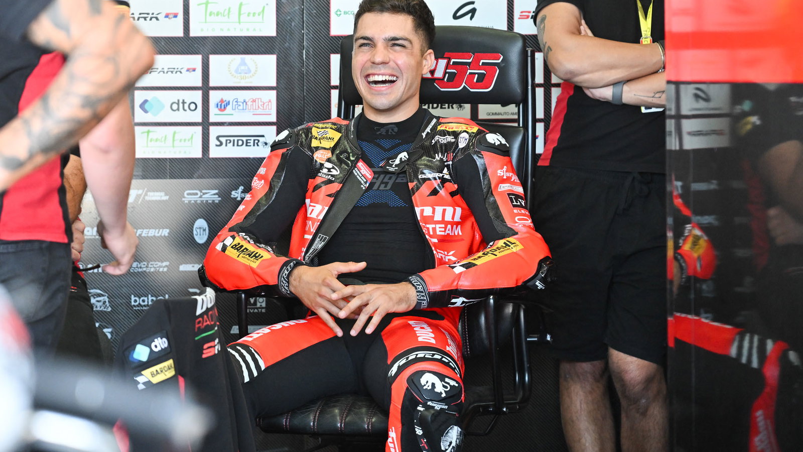 Yari Montella, 2026 Estoril WorldSBK, pit box. Credit: Gold and Goose.