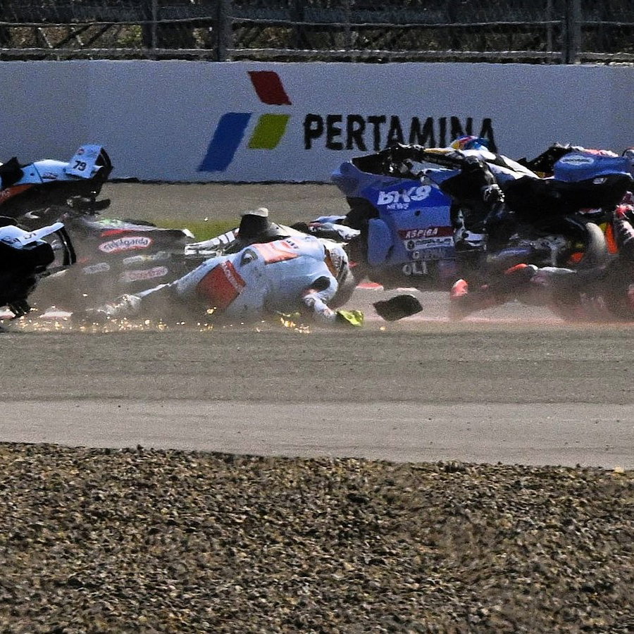 Bezzecchi, Fernandez crash at Turn 1, Sprint, 2026 Indonesian MotoGP. 