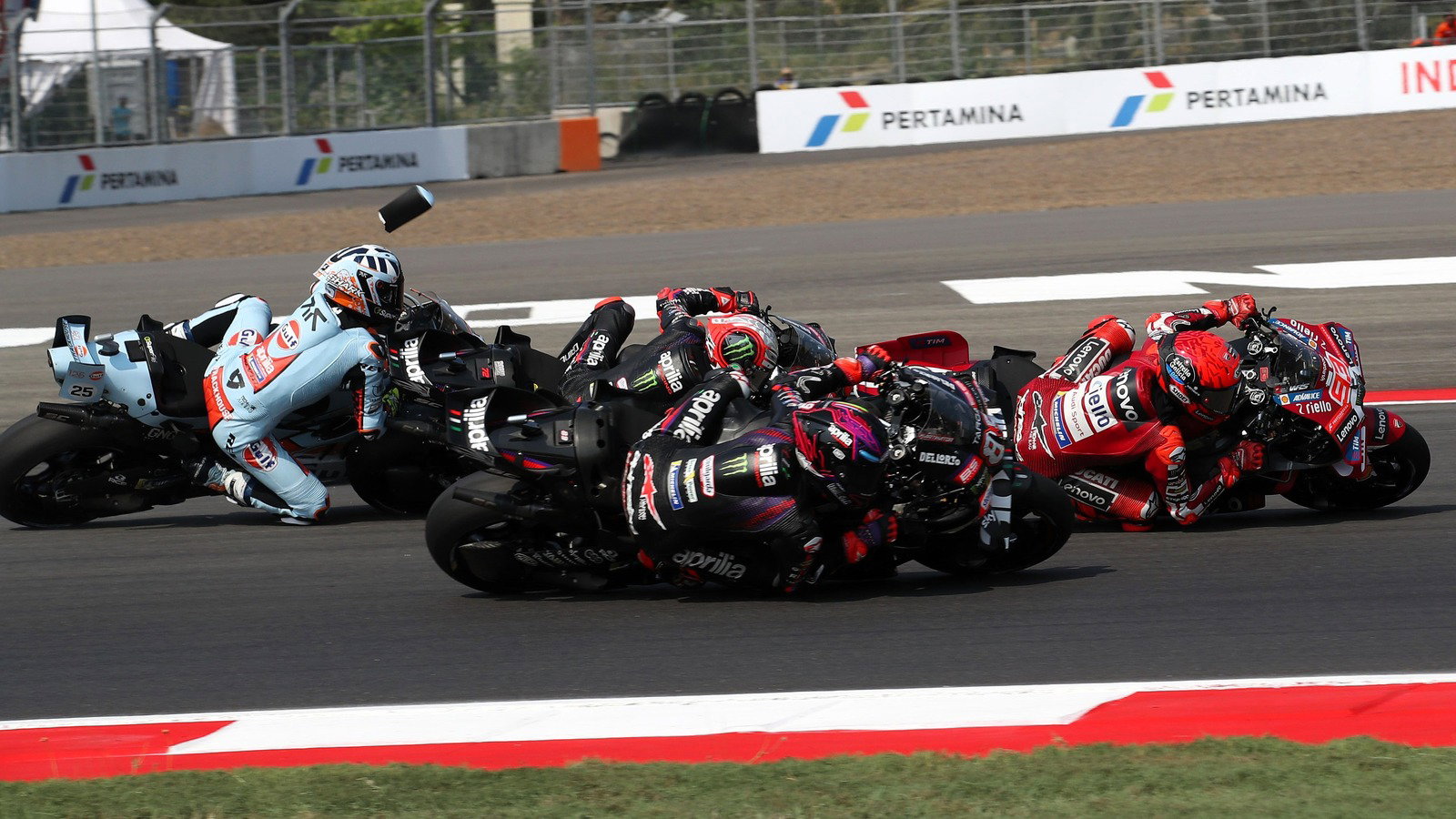 Bezzecchi, Fernandez clash, Turn 1, Sprint, 2026 Indonesian MotoGP.