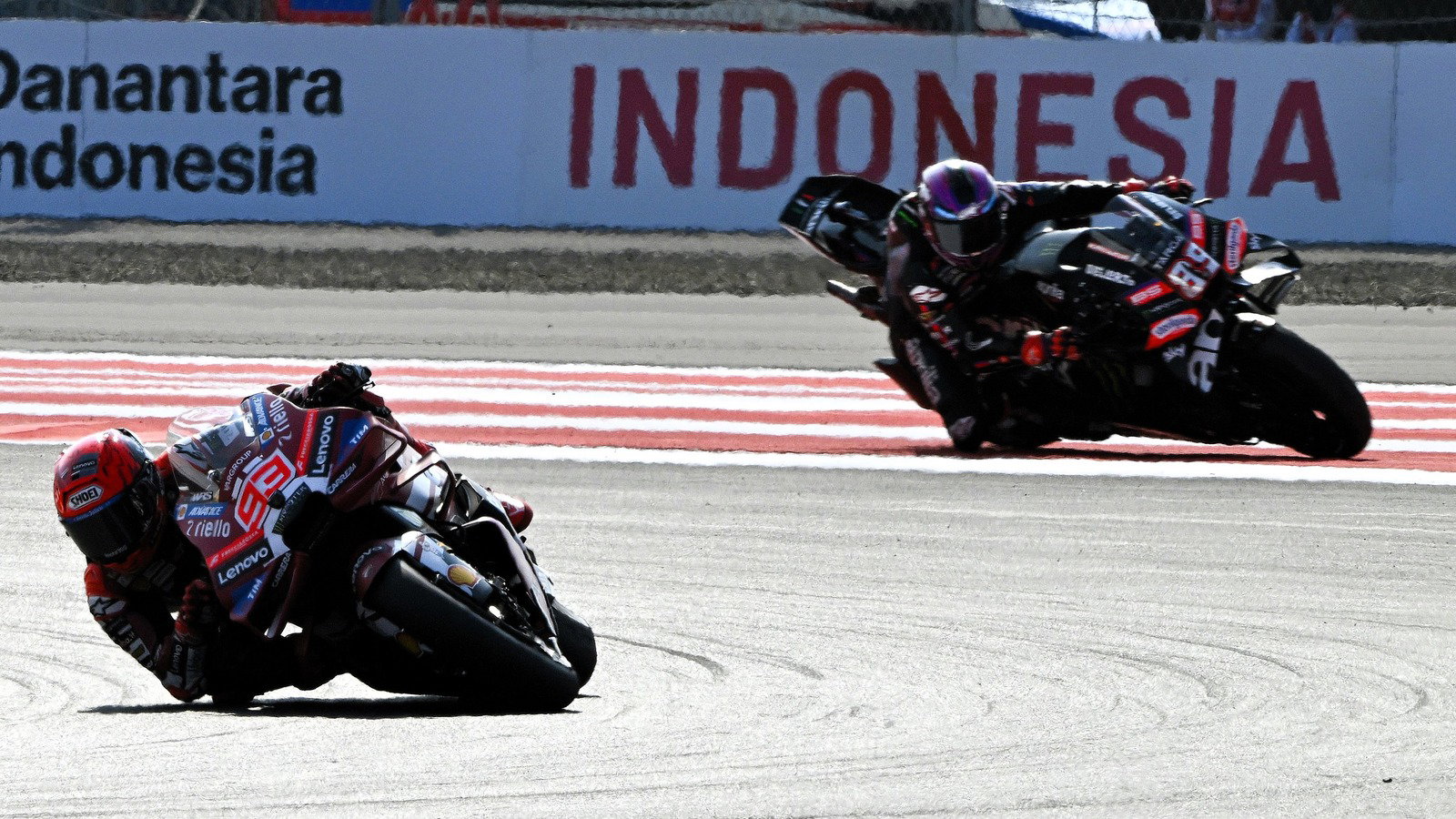 Marc Marquez leads Sprint, Jorge Martin runs wide, 2026 Indonesian MotoGP.