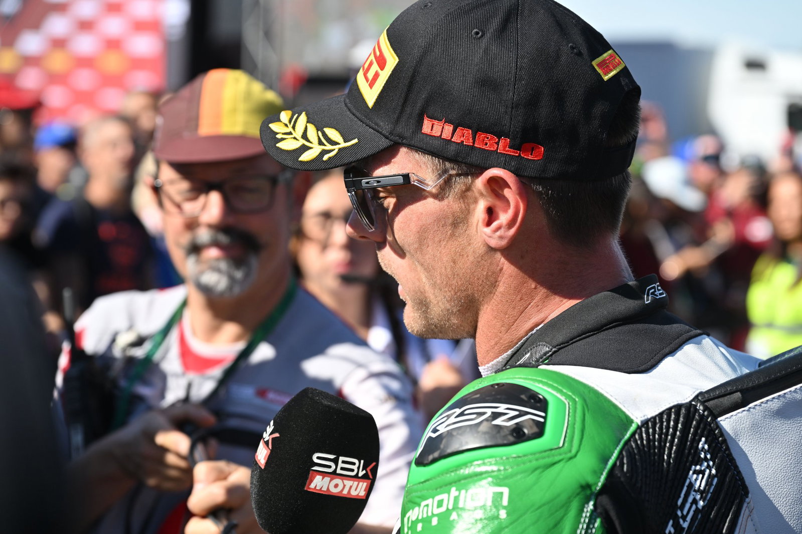 Alex Lowes, 2026 Estoril WorldSBK, parc ferme. Credit: Gold and Goose.