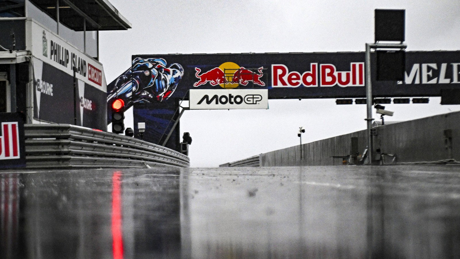 Update: Race order revised amid continued Australian MotoGP delays 1 Rain delay Sunday at Phillip Island, 2026 Australian MotoGP.