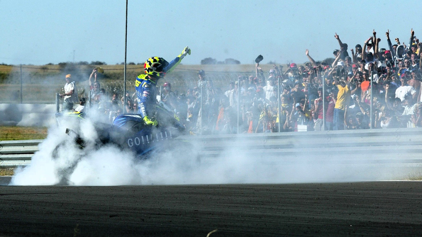 Valentino Rossi wins on Yamaha debut, South Africa 2004.