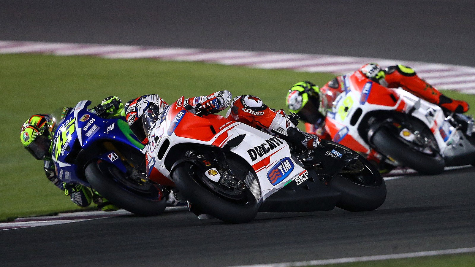 Dovizioso, Iannone battle Rossi on the GP15's debut in Qatar.
