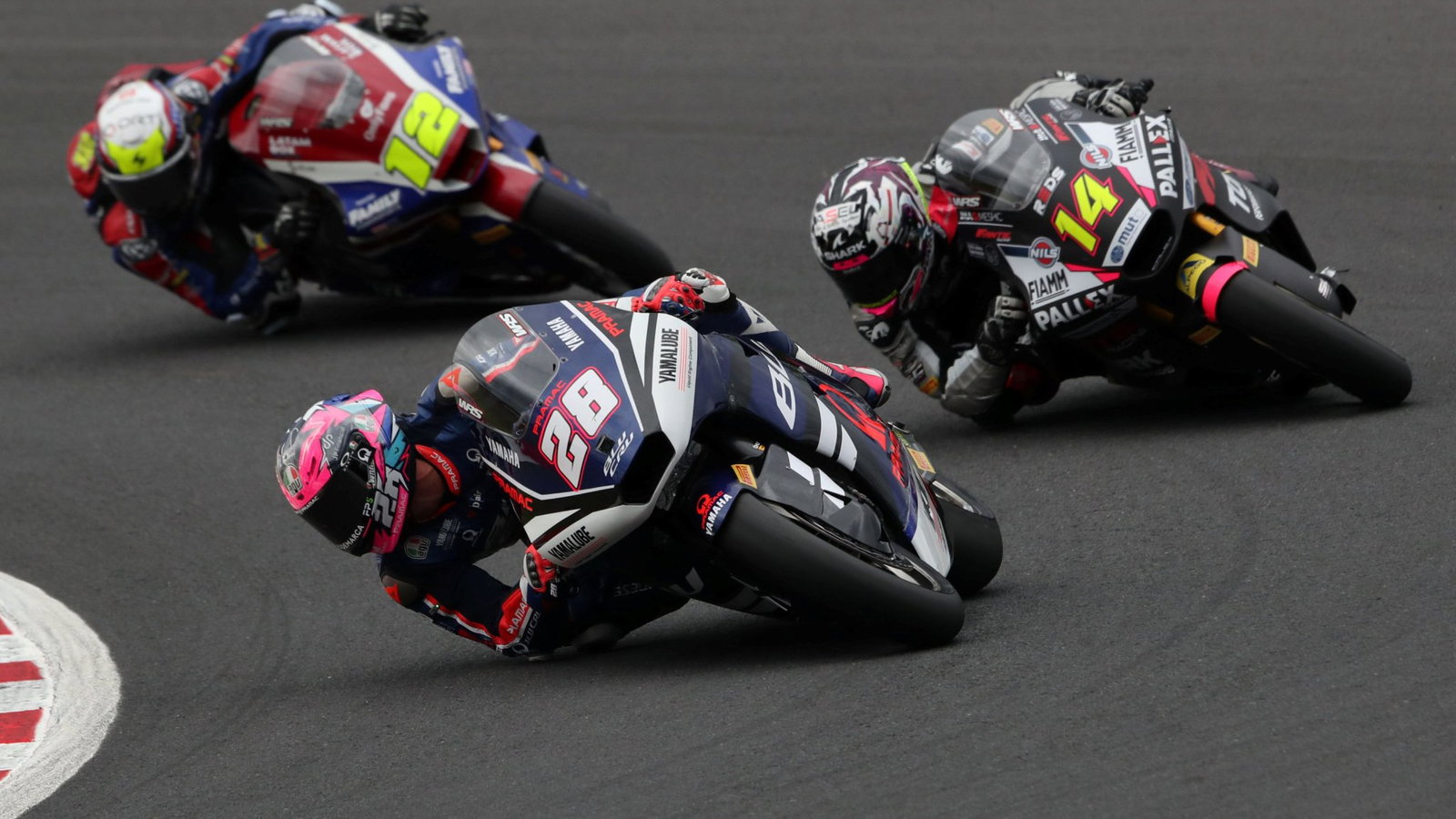The pass attempt from Tony Arbolino saw Izan Guevara react and pull away for Moto2 victory