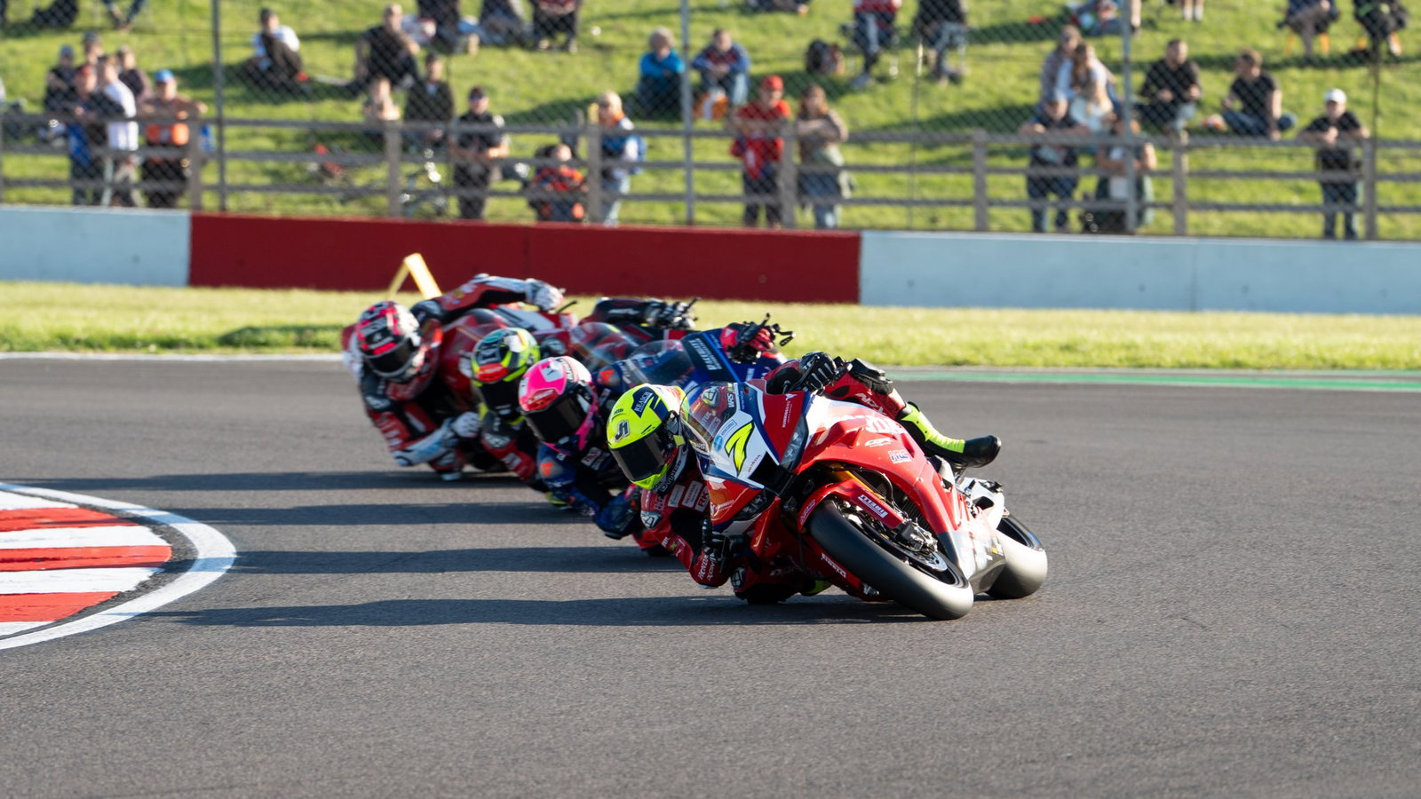 Ryan Vickers lead Bradley Ray, 2026 Donington Park BSB. Credit: Ian Hopgood Photography.