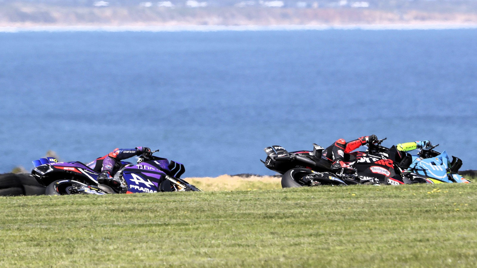 Miller chases Bezzecchi, Fernandez at 2025 Australian MotoGP at Phillip Island. 